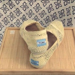 Toms Ladies Crochet Lace Slip-On Size 6